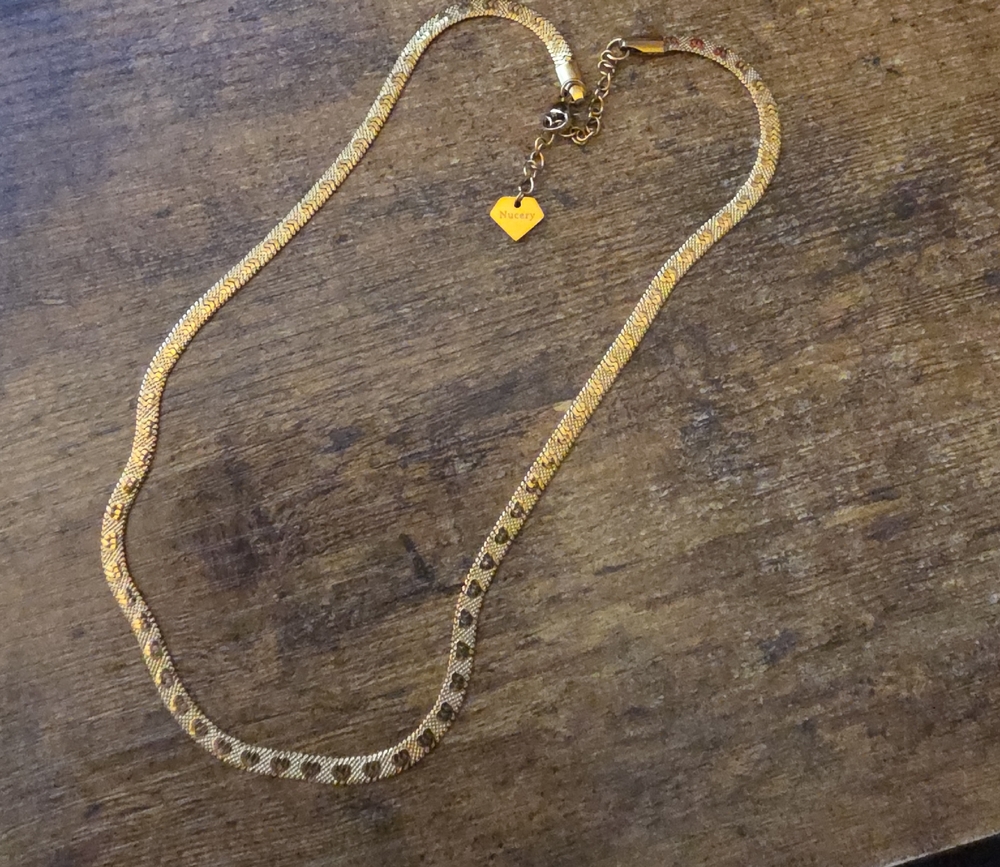 Chic Gold Necklace with Heart Pendant
